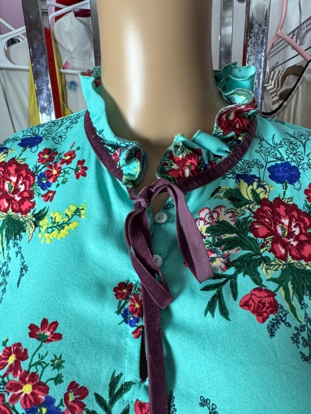 Rock & Roll Cowgirl Mint Floral Cold Shoulder Bell Sleeve Top size XL - Picture 4 of 6